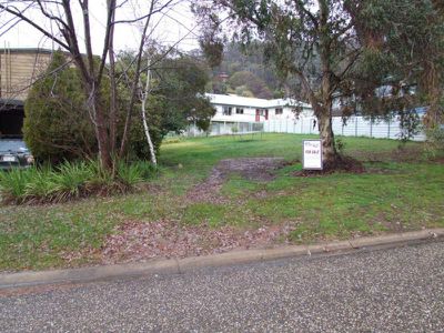 12 Coolumbooka Avenue, Tawonga South