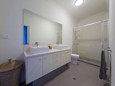 8 Torrens Crescent, Wakerley