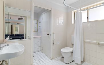 16 Government Road, Summerland Point