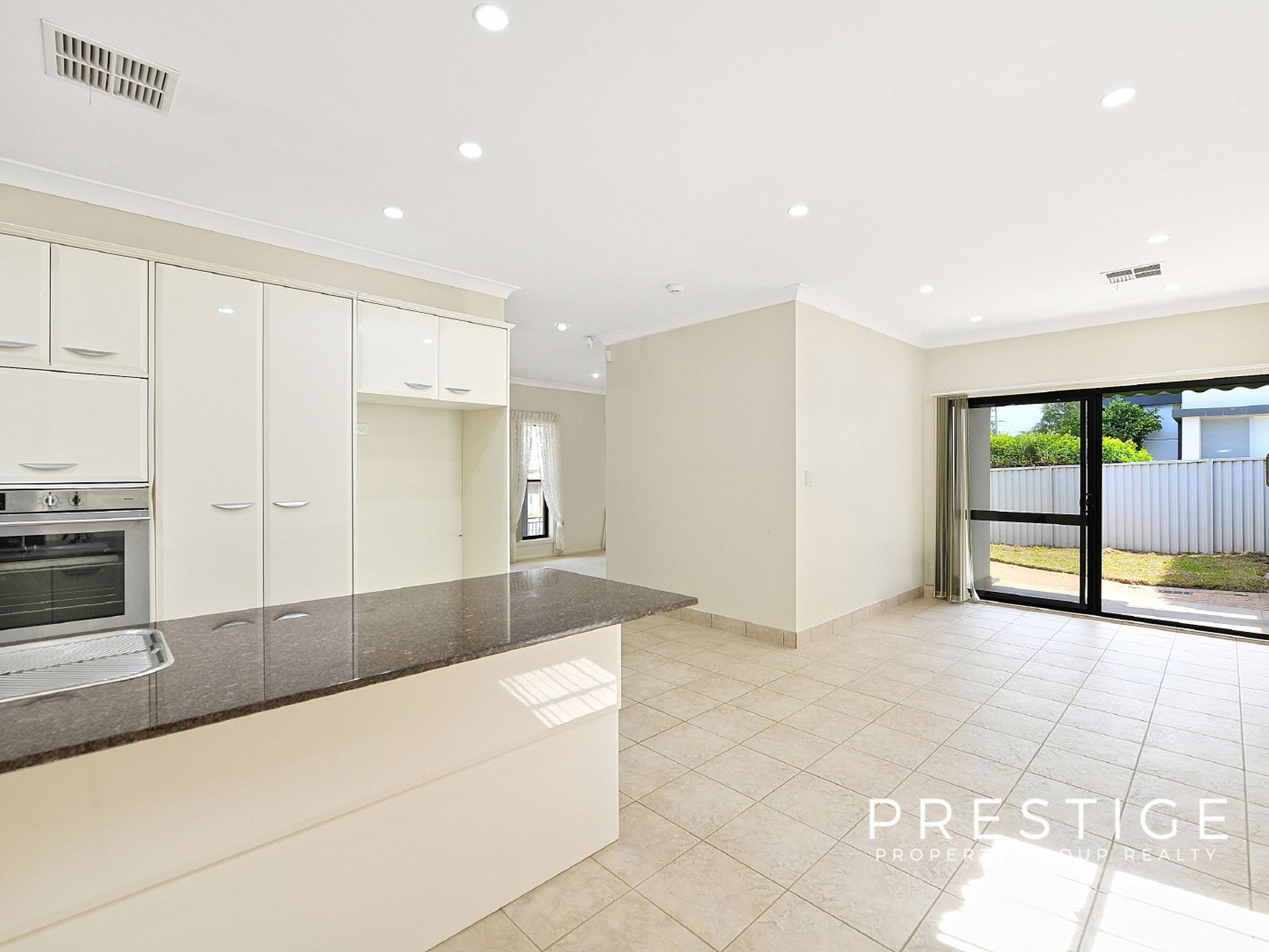 1 / 27 Endeavour Street, Sylvania