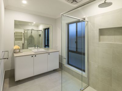 27 Admiralty Drive, Safety Beach