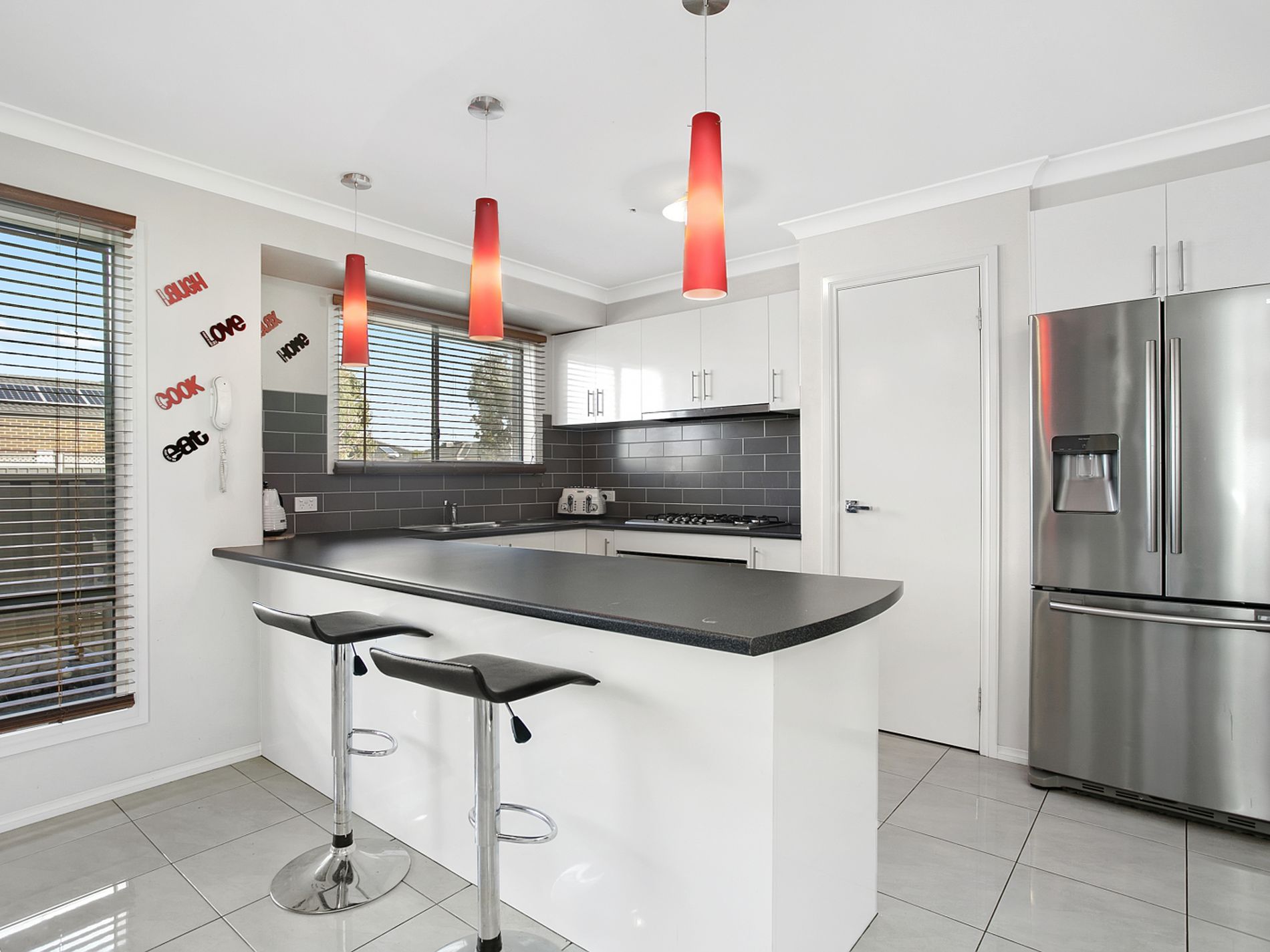 8 Yarraman Road, Manor Lakes