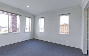 6 Mistover Grove, Officer