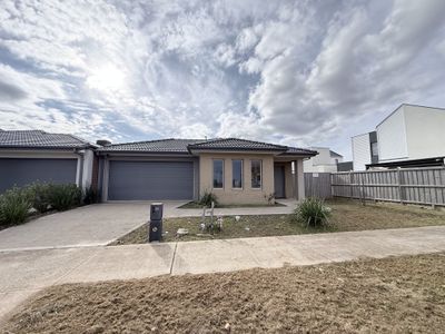 85 Plane Avenue, Mambourin