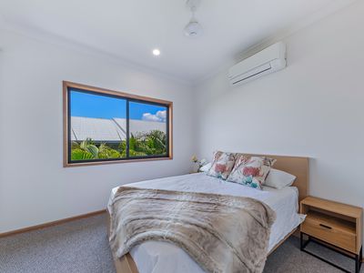 22 Whitehaven Cres, Cannonvale