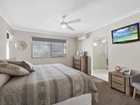 7 Moyenne Crescent, Varsity Lakes