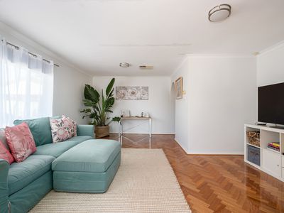 10 Siberia Close, Hannans