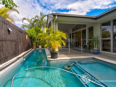 33 CARTAGENA LANE, Coombabah