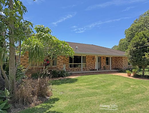 42.6 Ha Farm with 2 Homes!