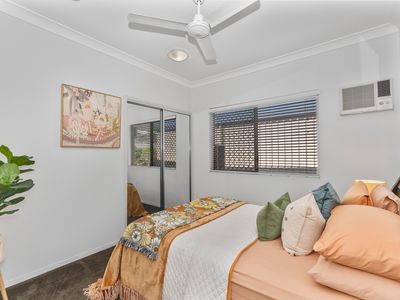 8 Crestbrook Drive, Mount Louisa