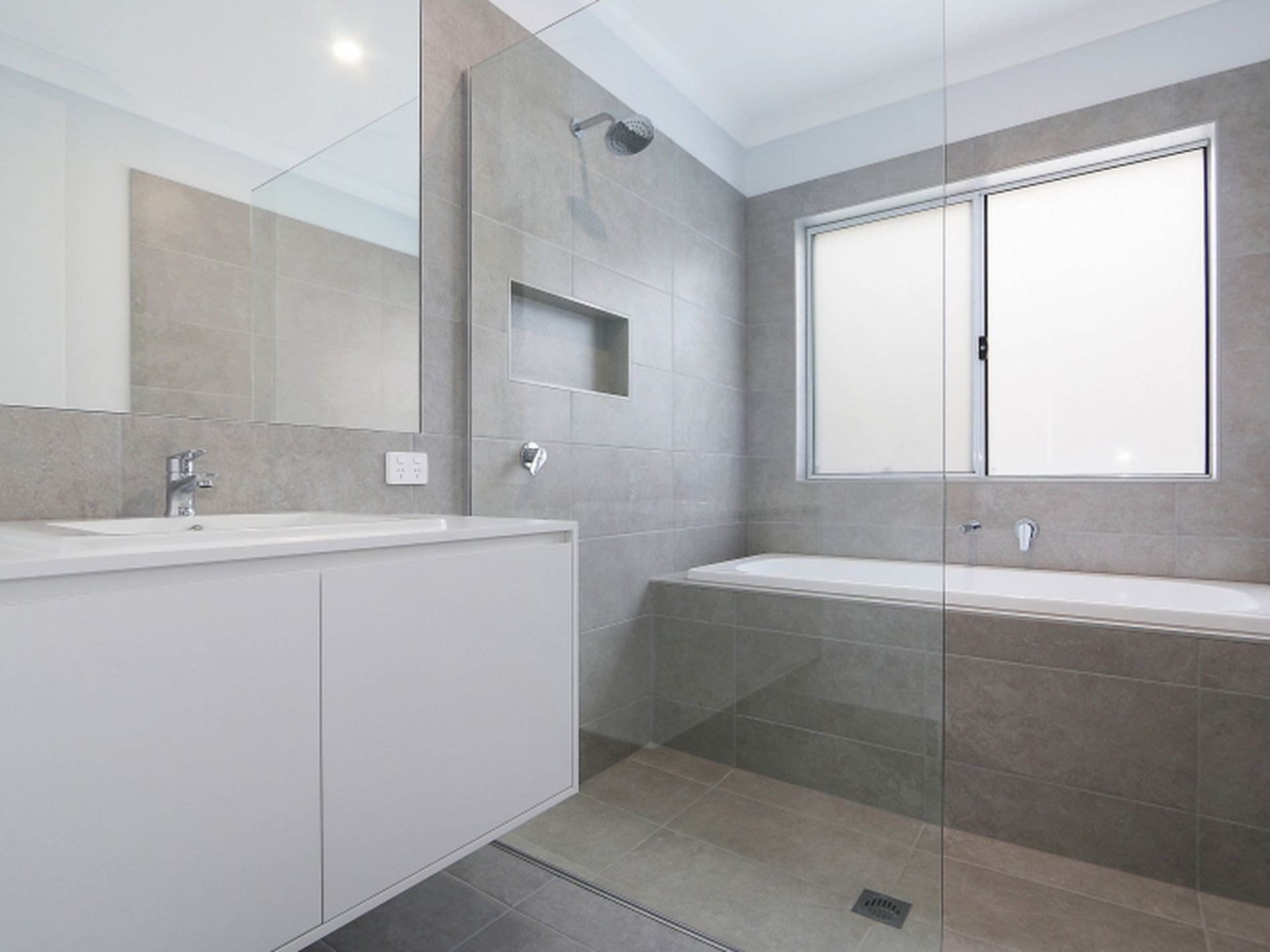 34 DARTNELL CRESCENT, Wodonga