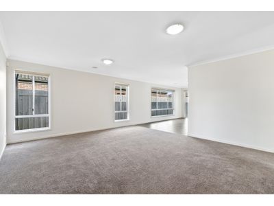 5 Mia Street, Sale