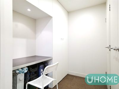 401 / 2 Lewis Avenue, Rhodes