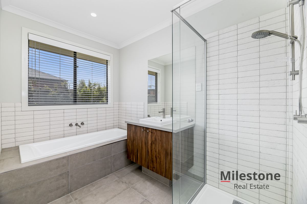 17 King Parrot Blvd, Drouin