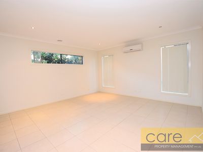 10 Damper Way, Lynbrook