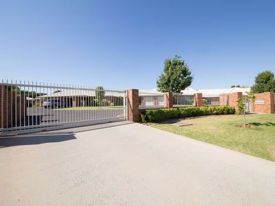 8 / 5 John Brass Place, Dubbo