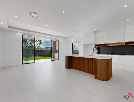 8A Wolumba St, Chester Hill