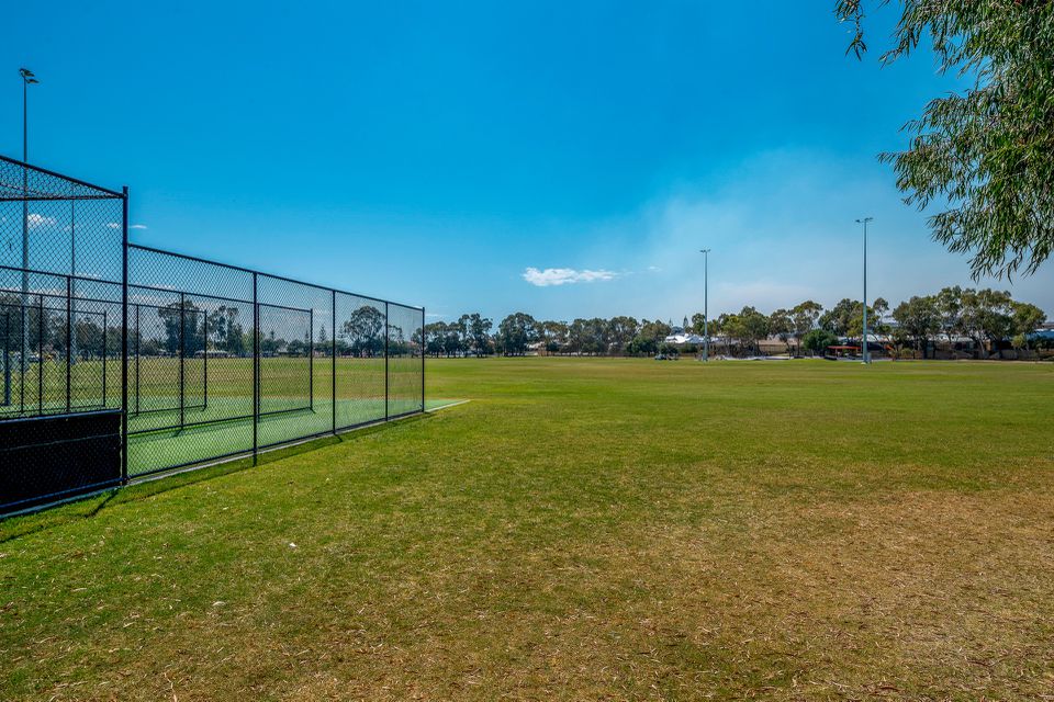 63 MURDOCH DRIVE, Singleton