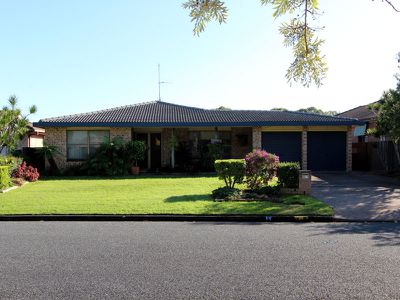 11 Friendship Key, Forster
