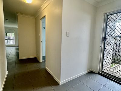 1 / 17 Kains Avenue, Brassall