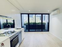 unit 102 / 150 Dudley Street, West Melbourne