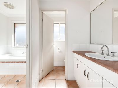 16 Bishop Court, Lawnton