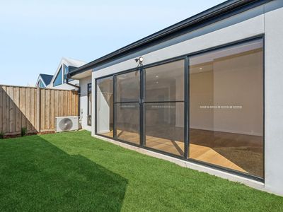 27 Jarlath Drive, Mambourin