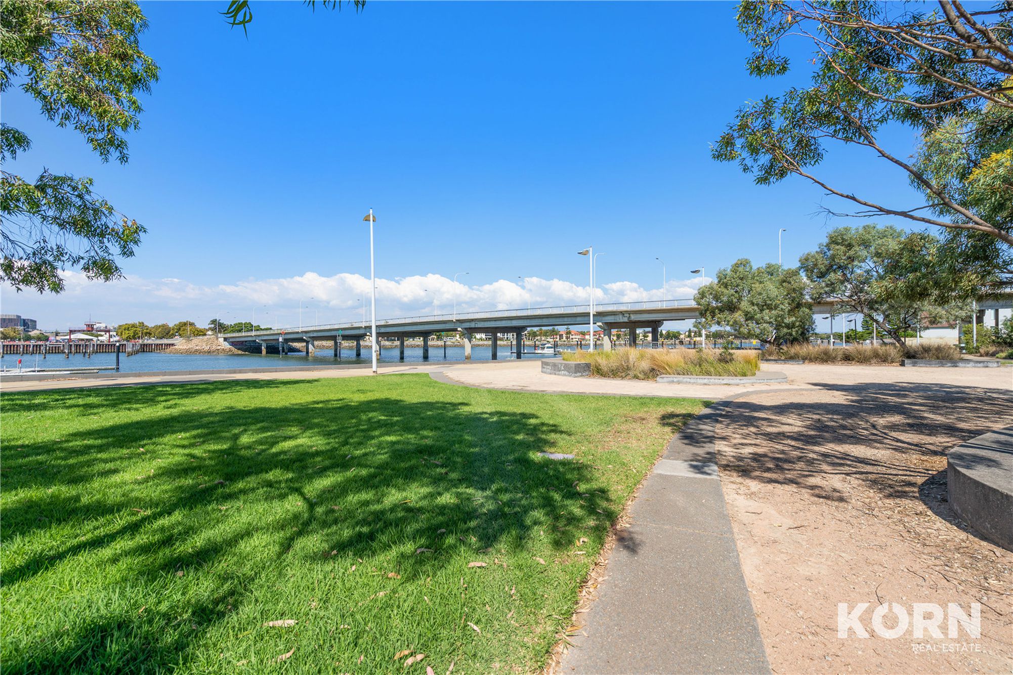 215 / 1-2 Tarni Court, New Port