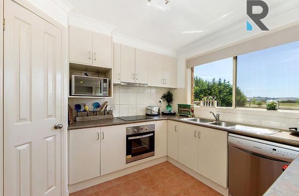 11 Peregrine road, Oaklands Junction