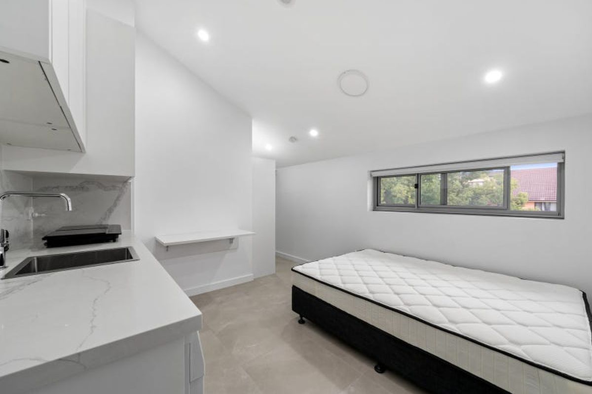 044 Henley Road, Homebush West