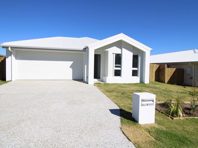 8 Alexander Pl, Gleneagle