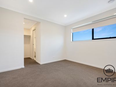 3 Vendeen Walk, Clyde North