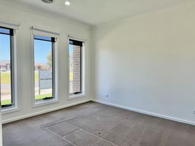 1167 Ison Road, Manor Lakes