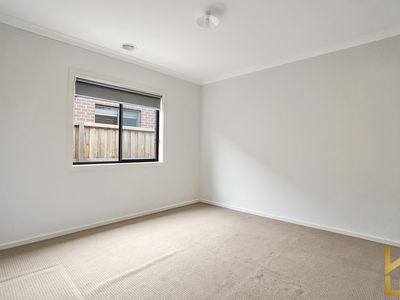 8 Honeyblossom Street, Manor Lakes