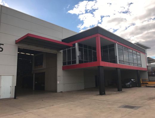 High Clearance Warehouse with Excellent Truck Access