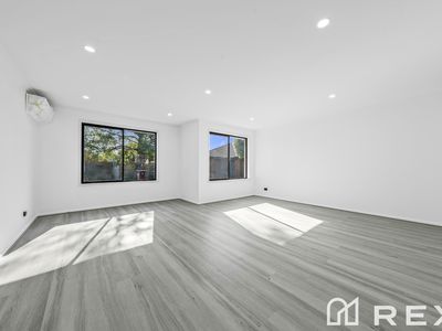 5 / 16 Heywood Crescent, Cranbourne North