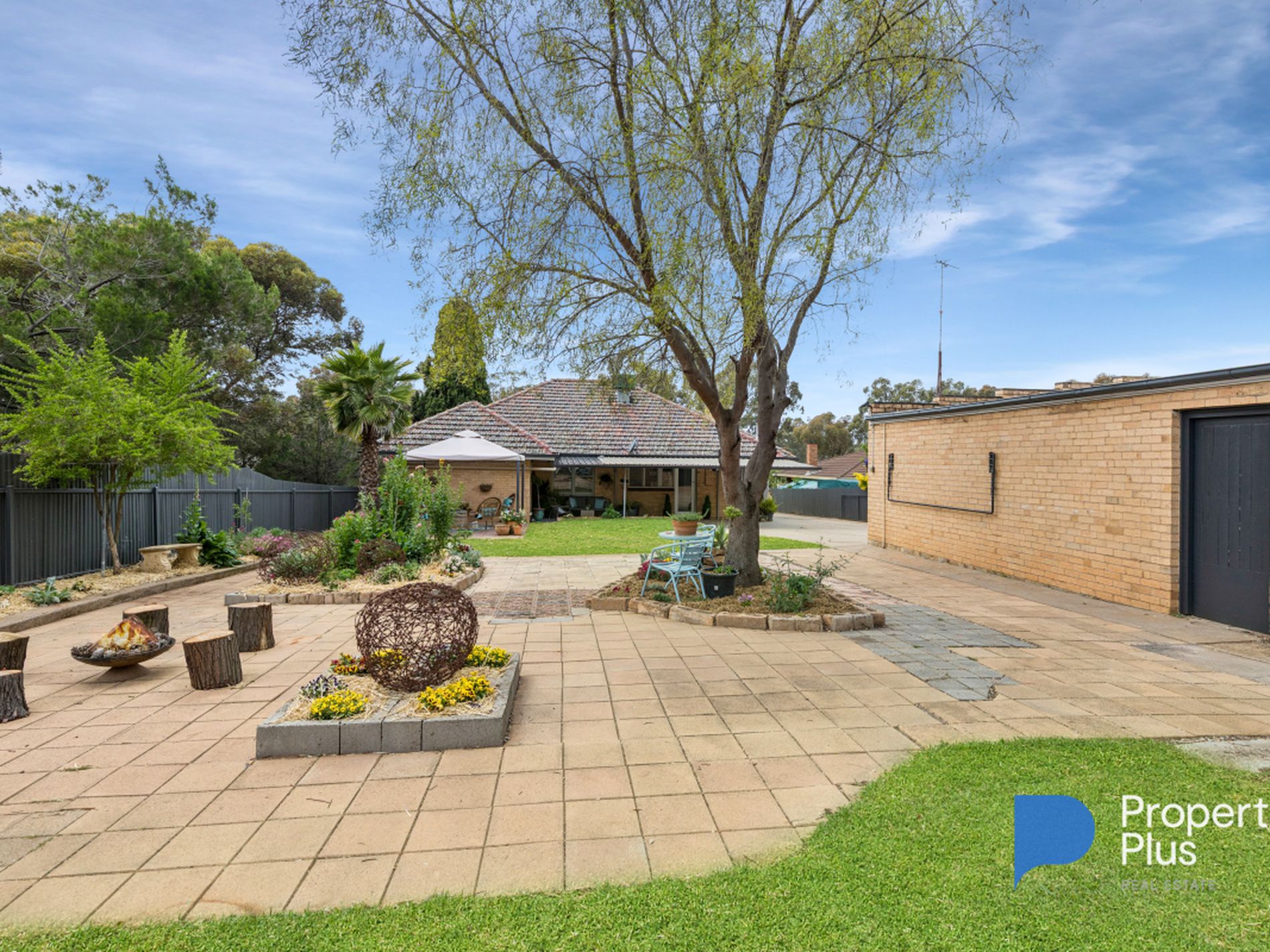 8 Clifton Street, Charlton
