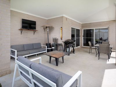 15 BAKER STREET, Tangambalanga