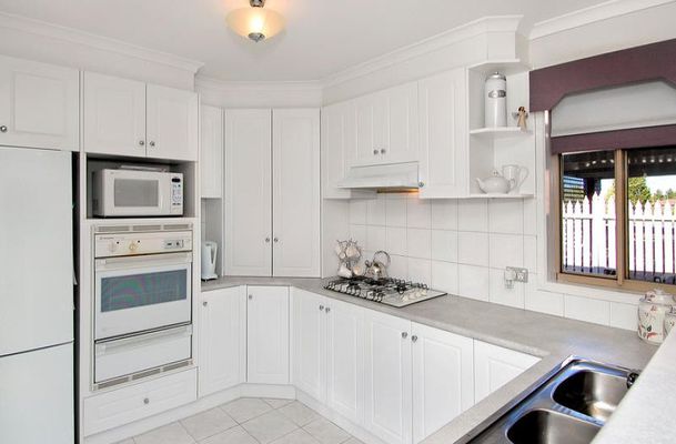 8 Manningtree Parade, Craigieburn