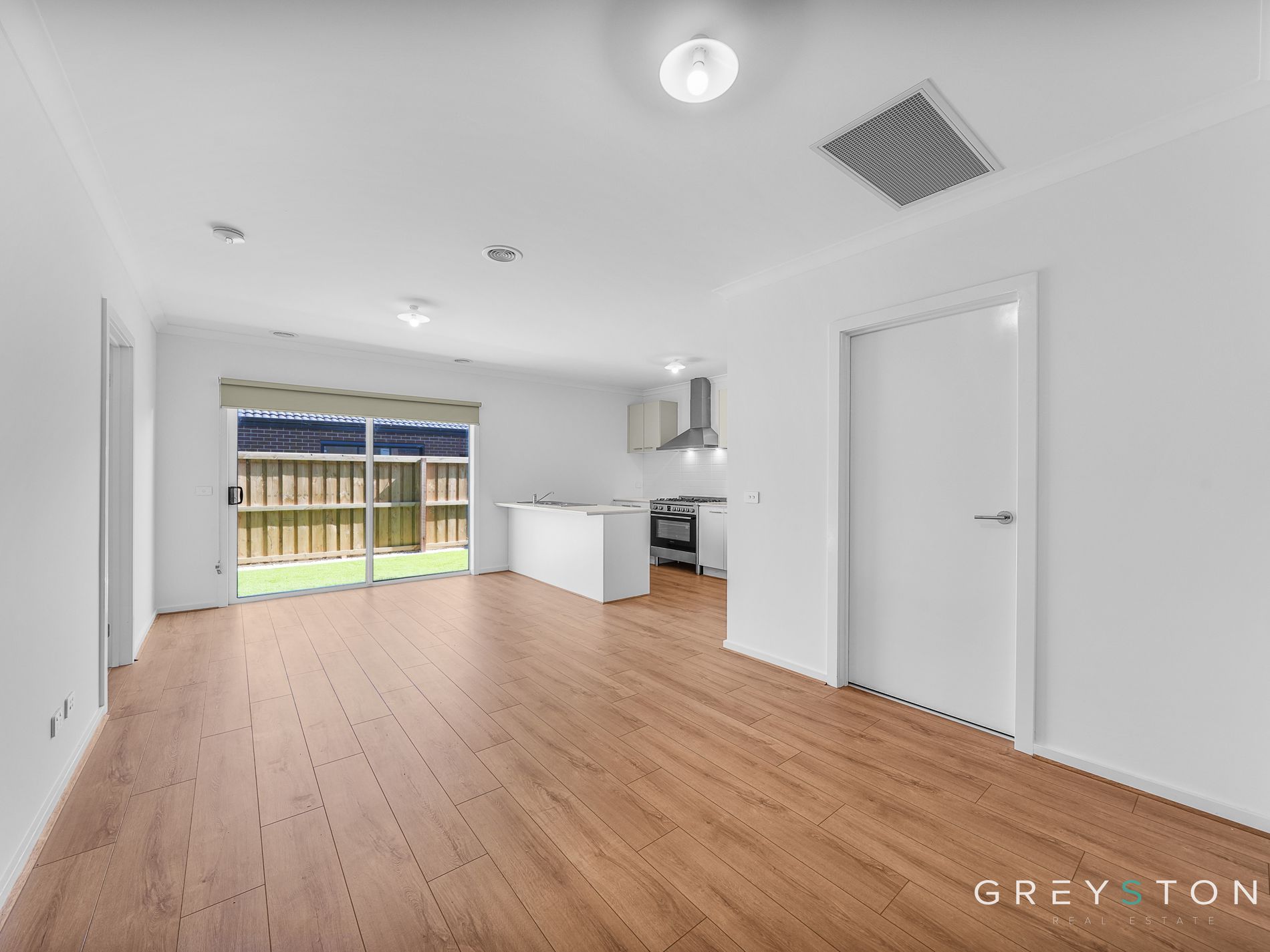 6 Distaff Way, Rockbank