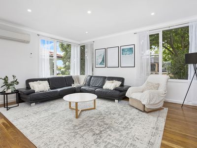 218 Farmborough Road, Farmborough Heights
