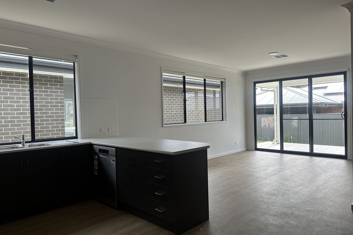 4 Raylene Court, Blakeview