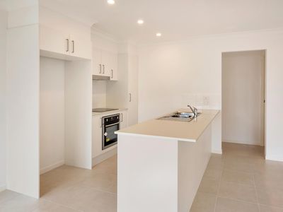7 Logan Crescent, Oxenford