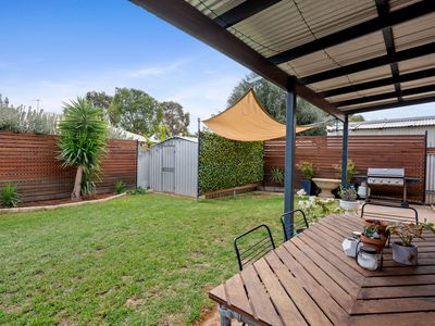 2 / 4 Nepean Grove, Hannans