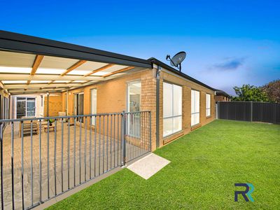 5 EMMETTS MEWS, Deer Park