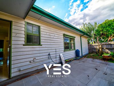 1 / 4 Allen Street, Glen Waverley