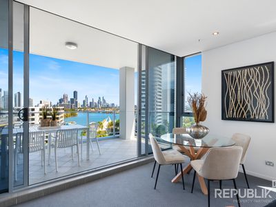 1101 / 4 Como Crescent, Southport