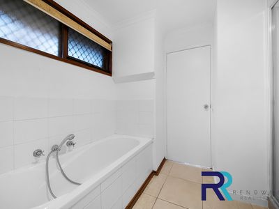 12 Campaspe Crescent, Brookfield