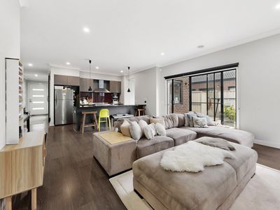 9 Kallista Circuit, Officer