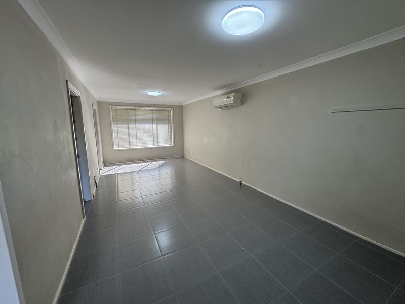 11 Dredge Avenue, Moorebank